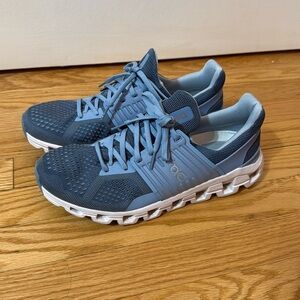 On Cloud Running Shoes - Sz 10 - Cloudswift